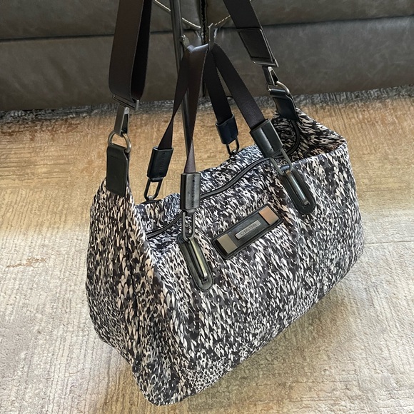 Calvin Klein weekender bag and toiletries/clutch bag - Picture 3 of 16